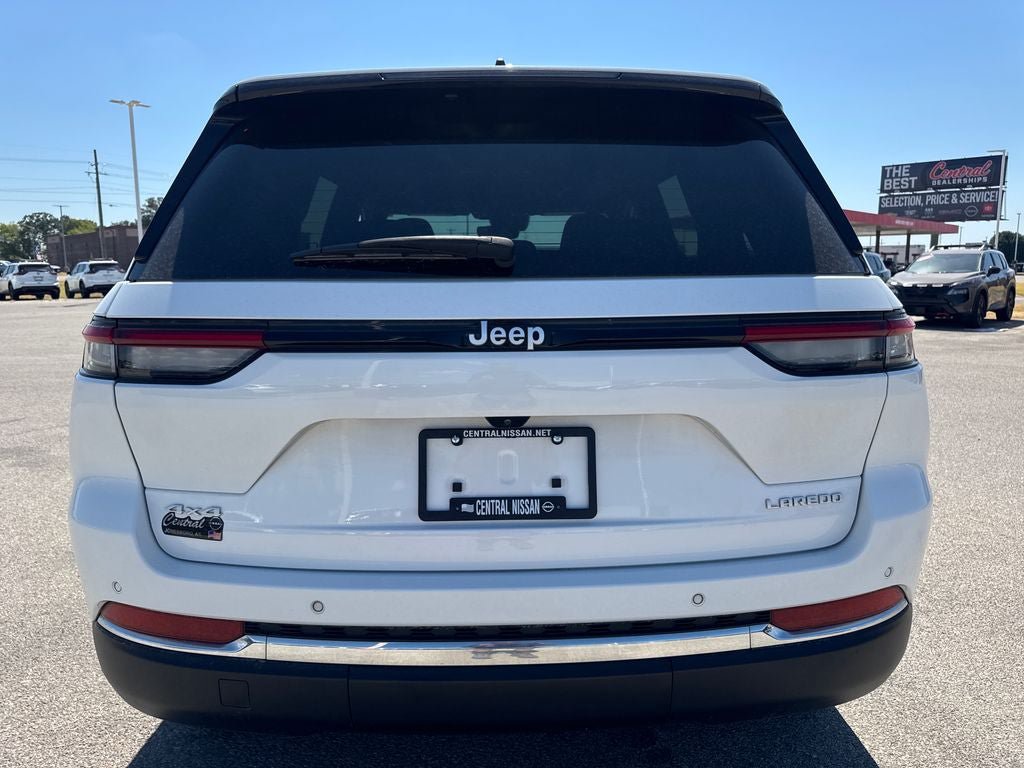 Used 2024 Jeep Grand Cherokee Laredo X AWD/4WD image 5