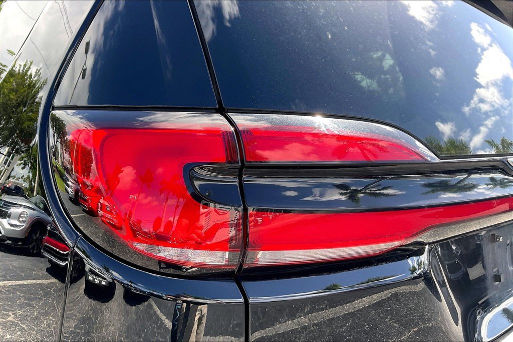 Used 2025 Chrysler Pacifica Select FWD image 18