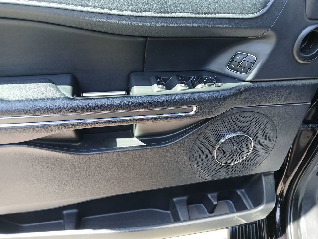 Used 2024 Ford Expedition Max XLT AWD/4WD image 12