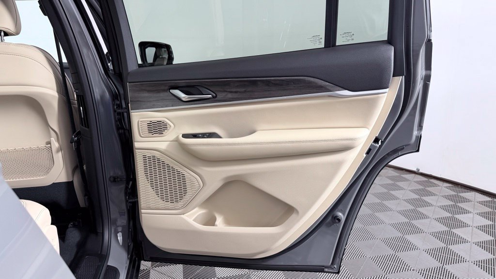 New 2027 Jeep Grand Cherokee L Limited AWD/4WD image 32