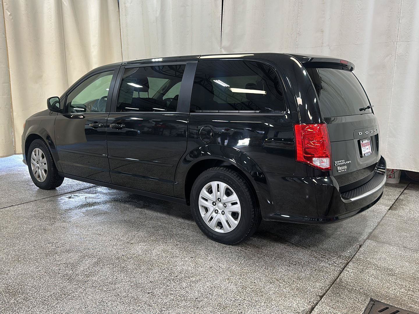Used 2014 Dodge Grand Caravan SE w/ Quick Order Package 29E SE FWD image 3
