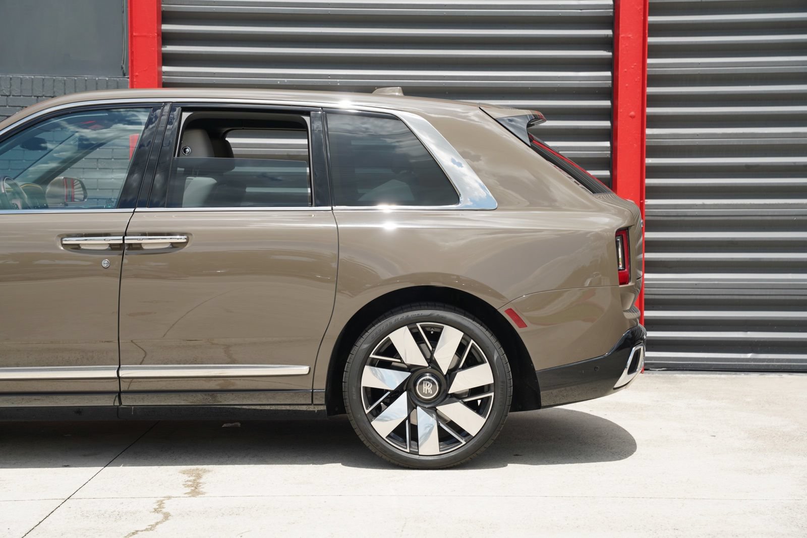 Used 2025 Rolls-Royce Cullinan AWD/4WD image 17