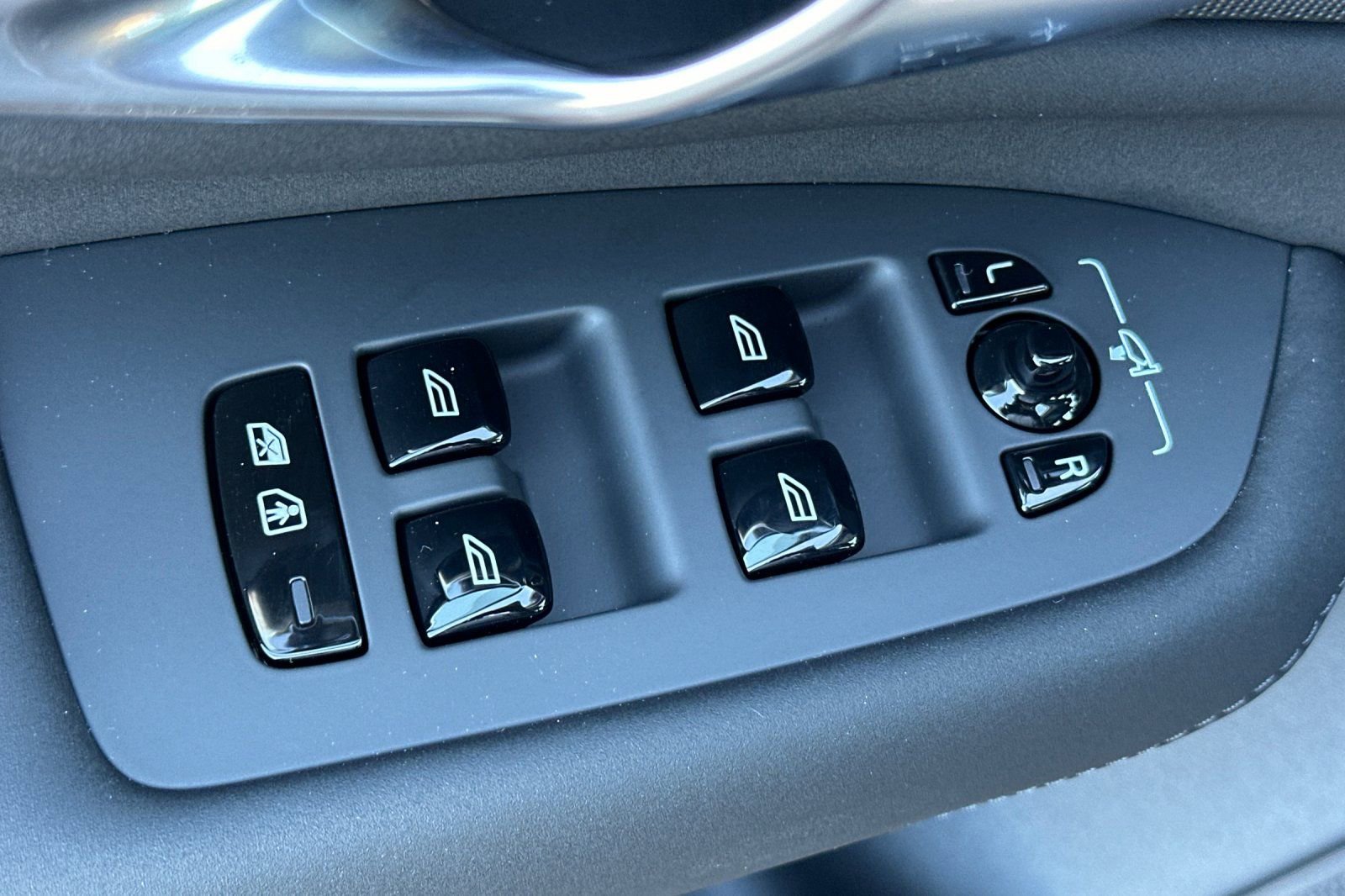 New 2026 Volvo XC90 B6 Plus w/ Protection Package image 15