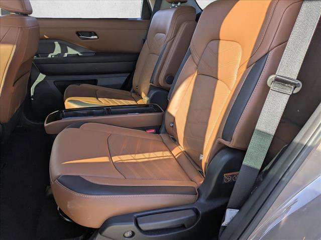 Used 2024 Nissan Pathfinder Platinum image 14
