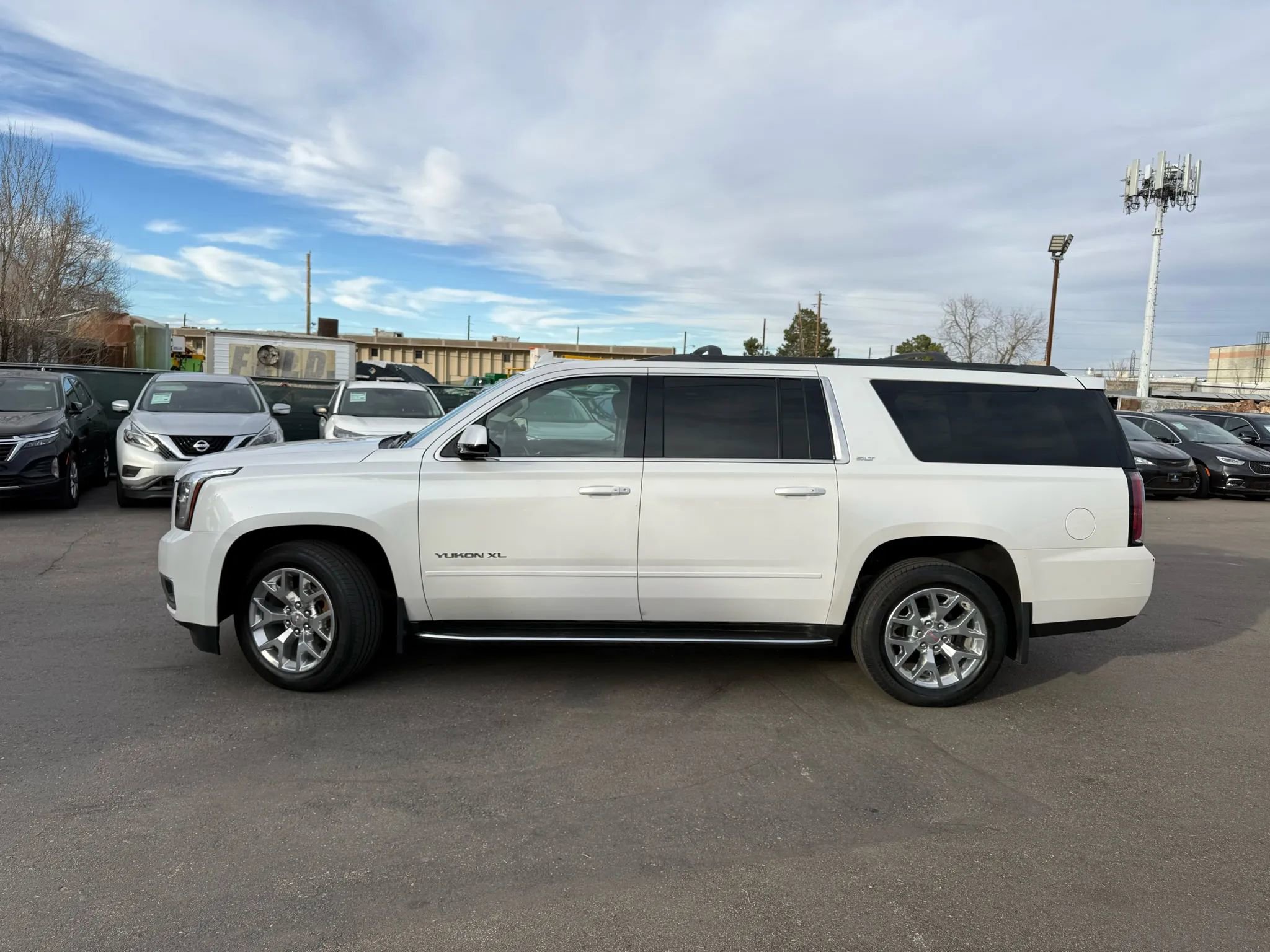 Used 2017 GMC Yukon XL SLT w/ Open Road Package image 3