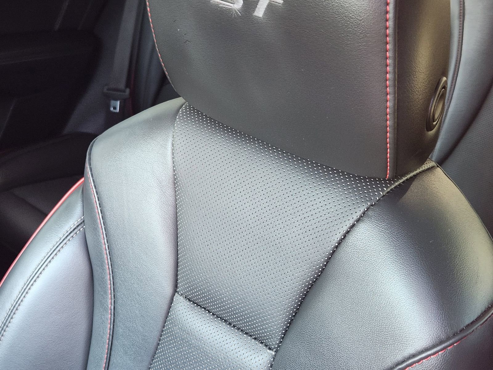 Used 2023 Buick Envision Essence w/ Sport Touring Package image 15