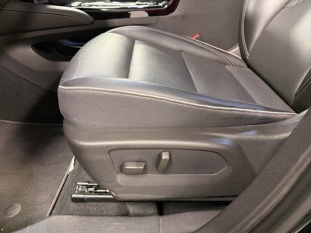 Used 2022 Buick Envision Essence w/ Technology Package I FWD image 24