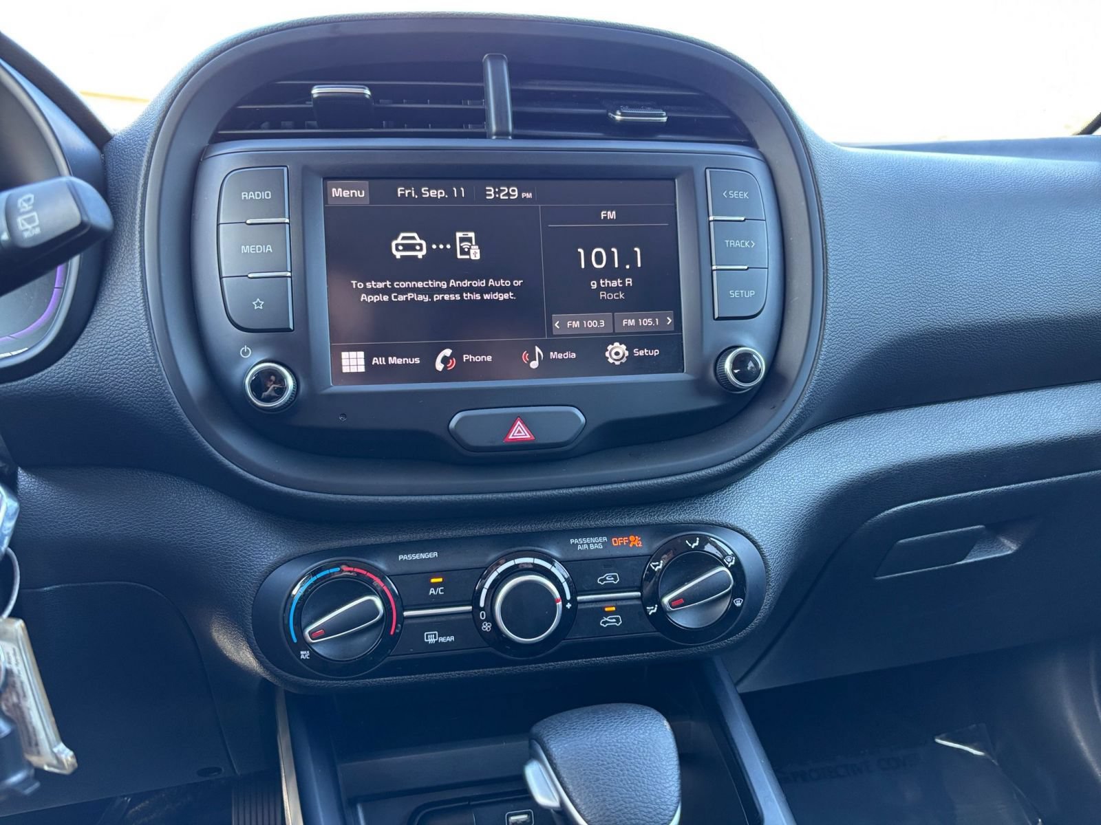 Used 2025 Kia Soul LX w/ LX Technology Package FWD image 20