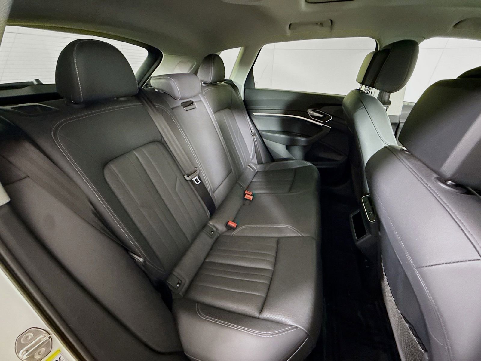 Used 2022 Audi e-tron Premium Plus image 27