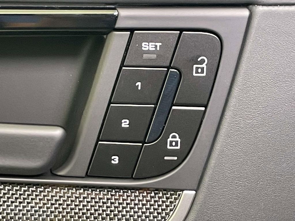 New 2025 Porsche Cayenne Turbo AWD/4WD image 33
