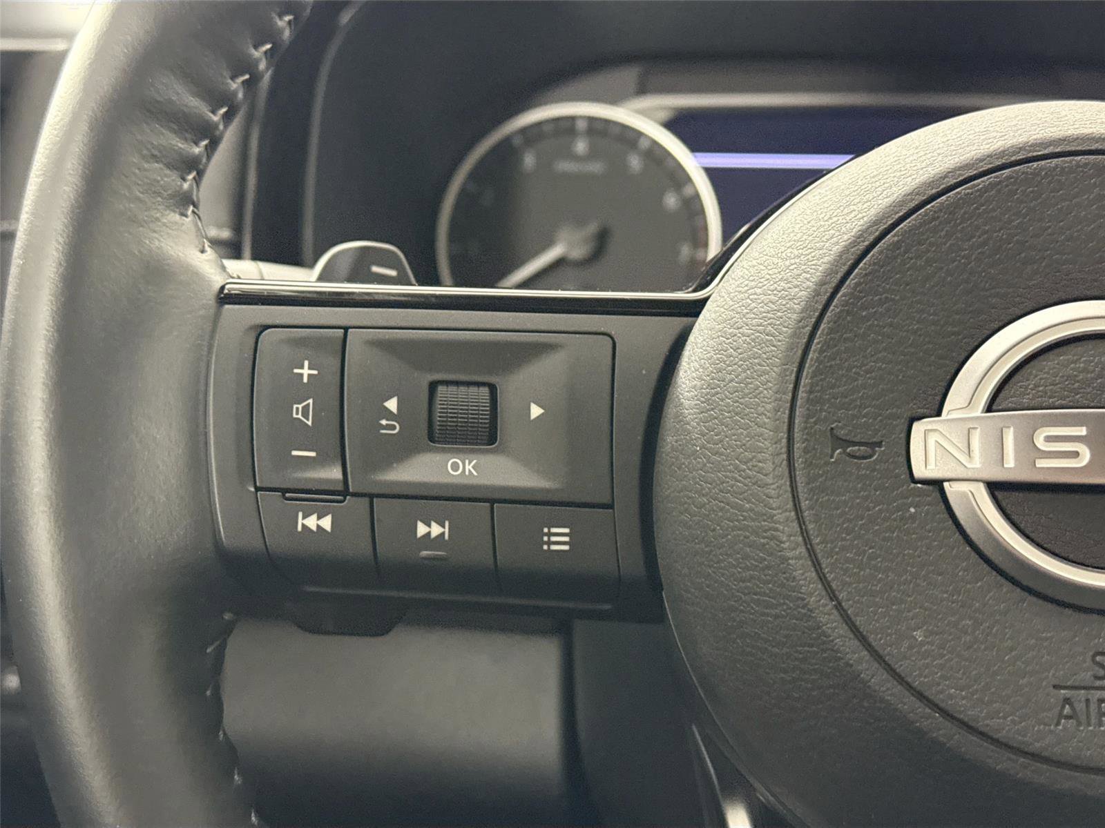 Used 2024 Nissan Pathfinder SL image 17