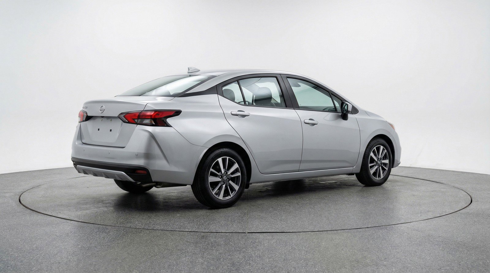 Used 2025 Nissan Versa SV image 9