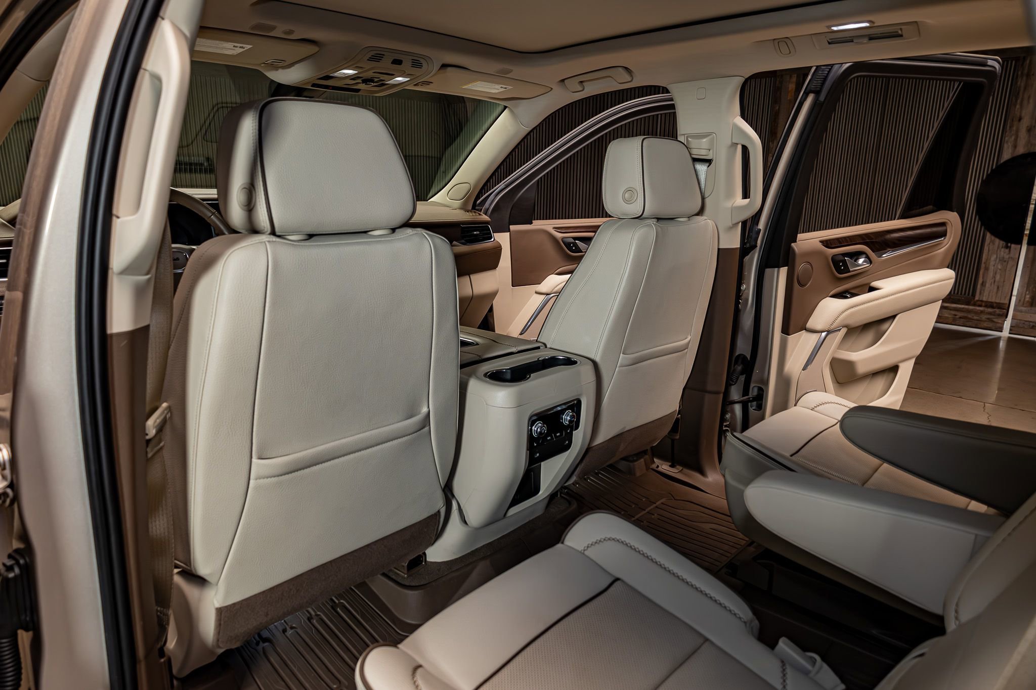 Used 2022 GMC Yukon Denali w/ Denali Premium Package AWD/4WD image 22