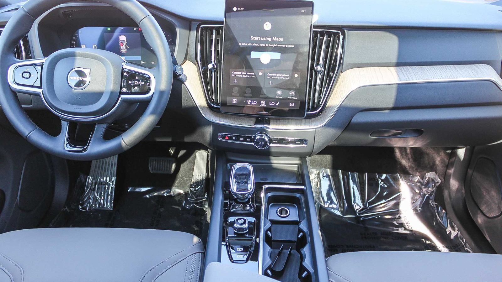 New 2026 Volvo XC60 B5 Plus w/ Climate Package PRO AWD/4WD image 43