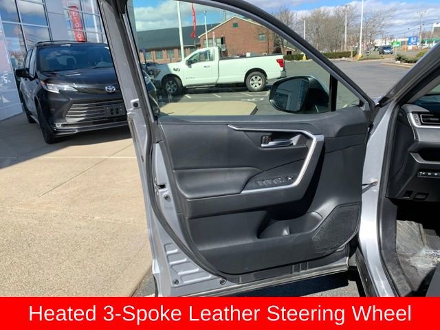 Used 2020 Toyota RAV4 XLE w/ XLE Grade Weather Package AWD/4WD image 12