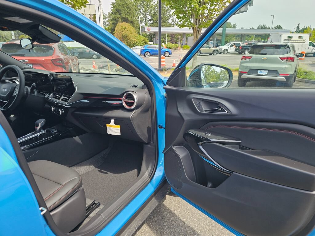 New 2026 Chevrolet Trax RS w/ Driver Confidence Package FWD image 32