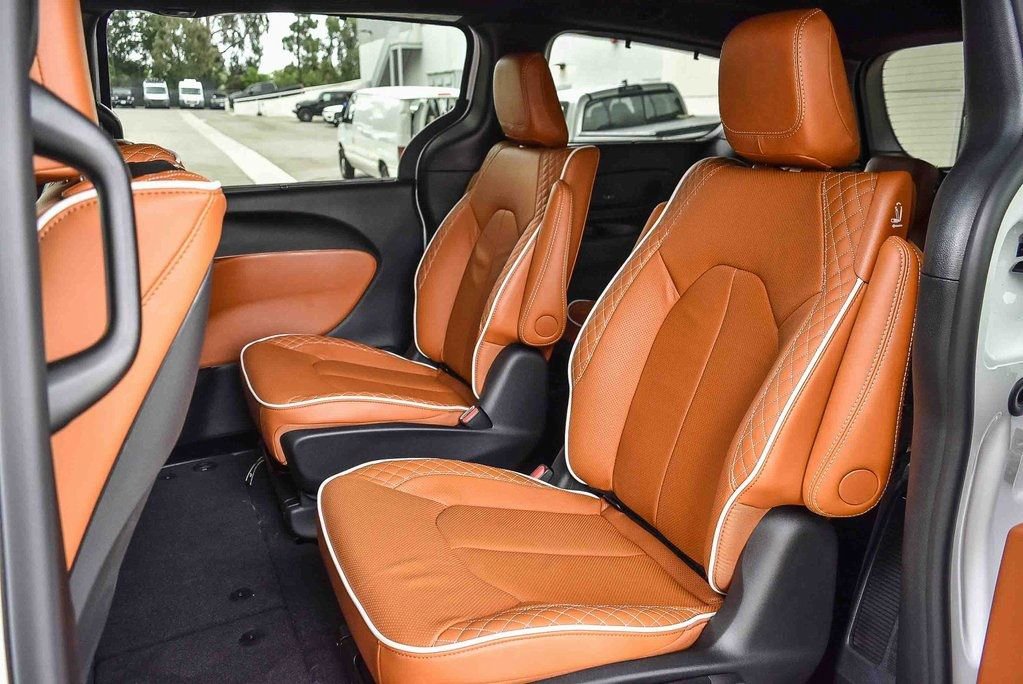 New 2026 Chrysler Pacifica Pinnacle w/ Trailer Tow Group image 18