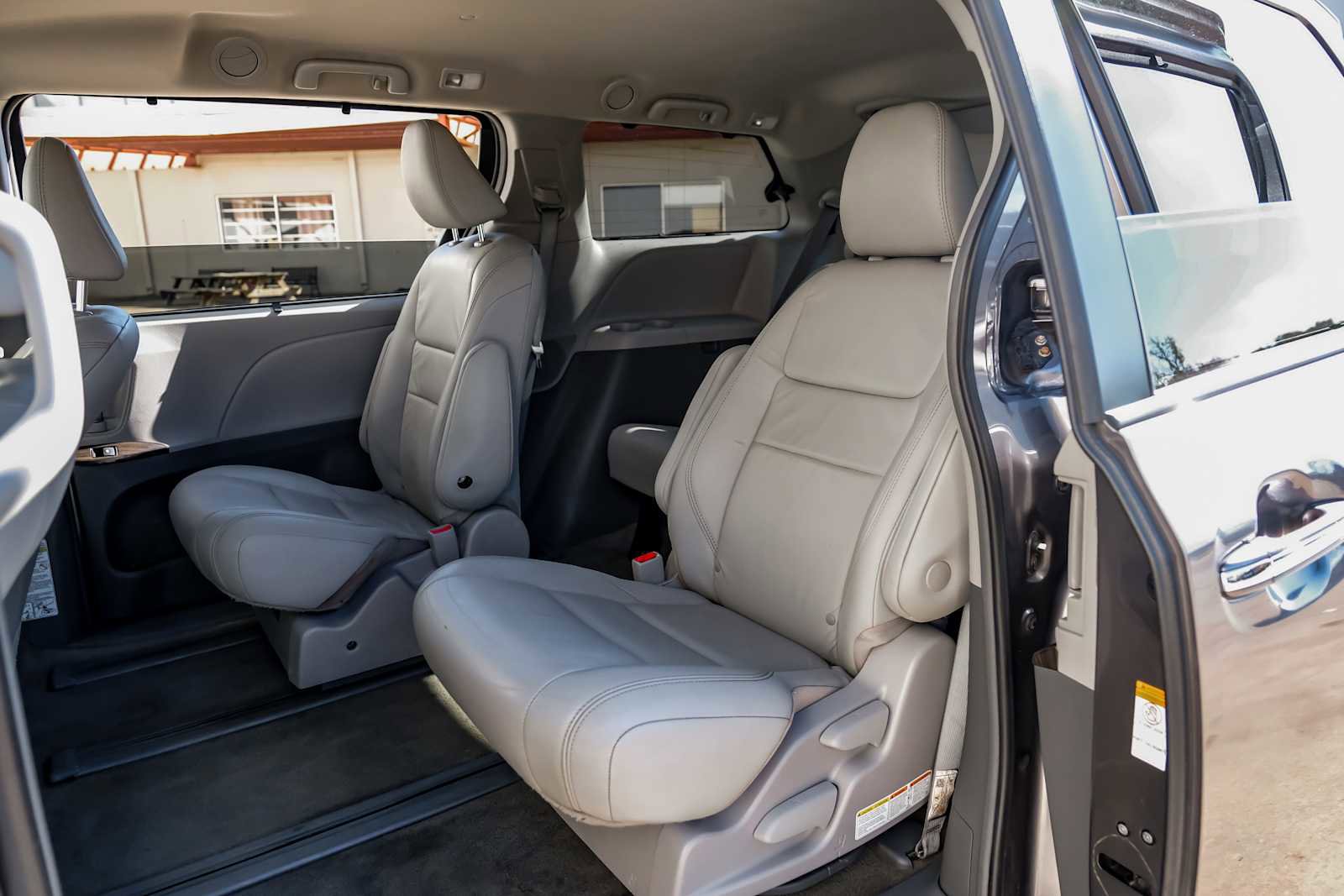 Used 2018 Toyota Sienna XLE image 42