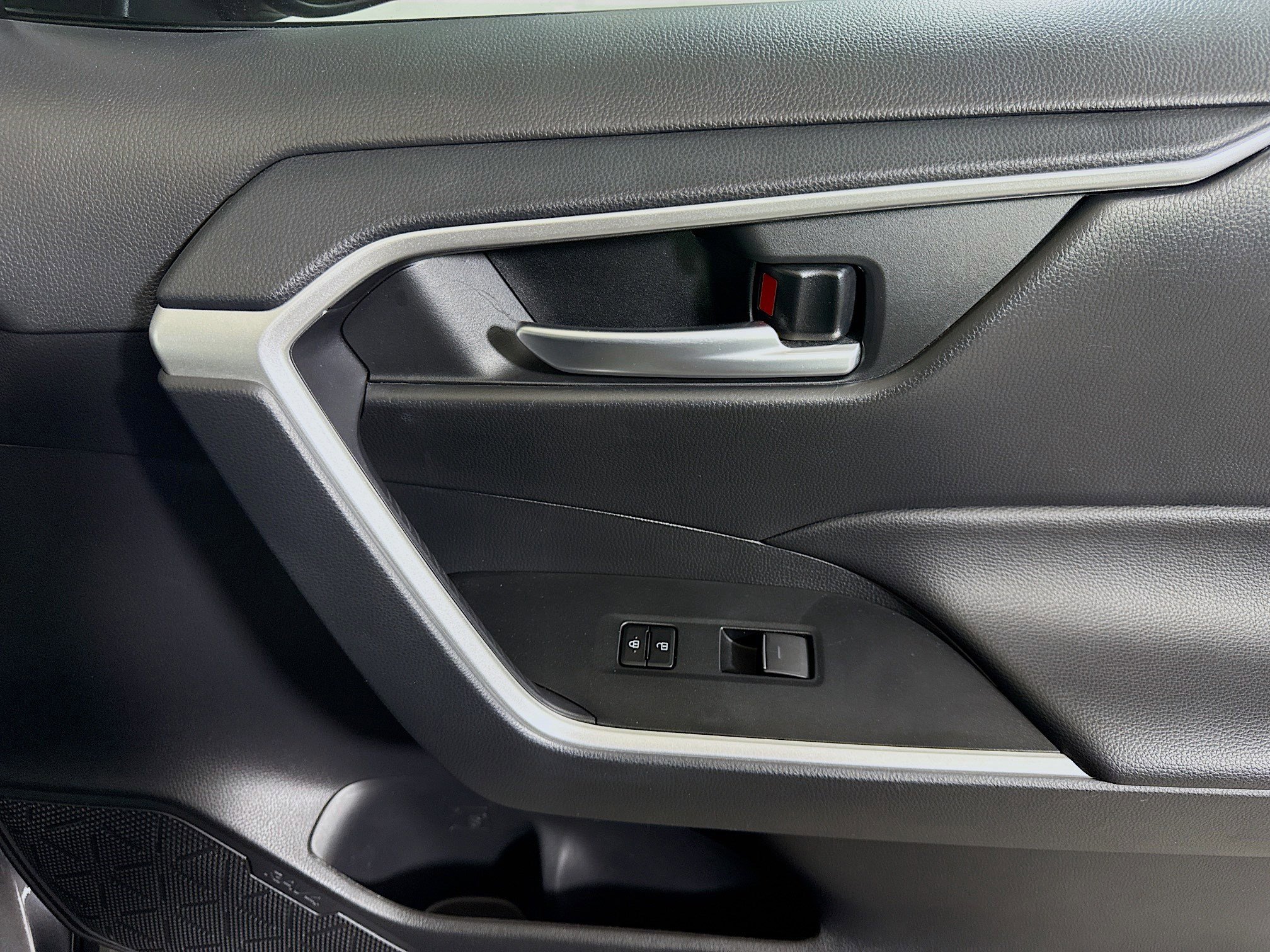 Used 2024 Toyota RAV4 XLE w/ Convenience Package image 31