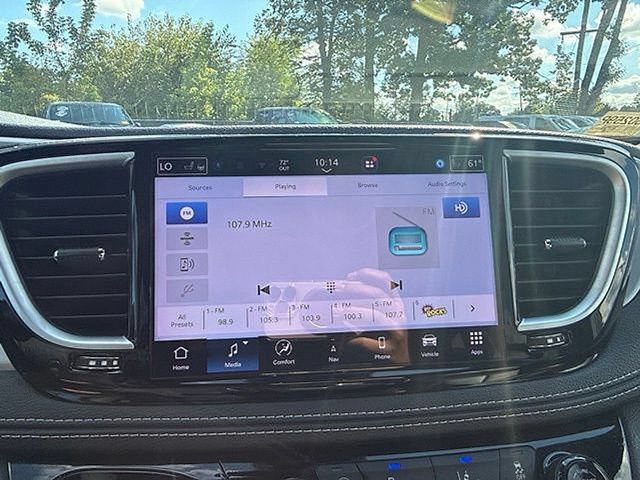 Used 2026 Chrysler Pacifica Limited FWD image 25