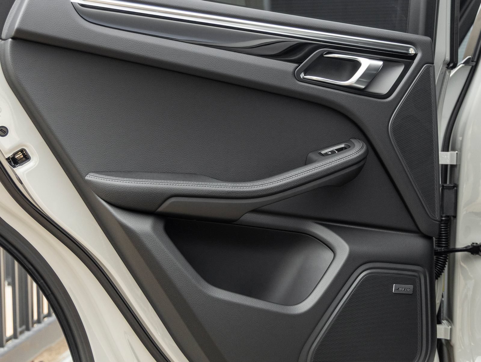 Certified 2026 Porsche Macan AWD/4WD image 31
