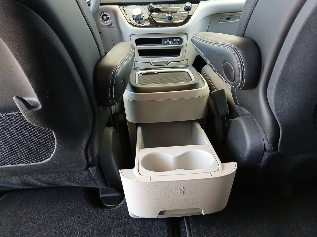 Used 2024 Chrysler Pacifica Touring-L FWD image 22