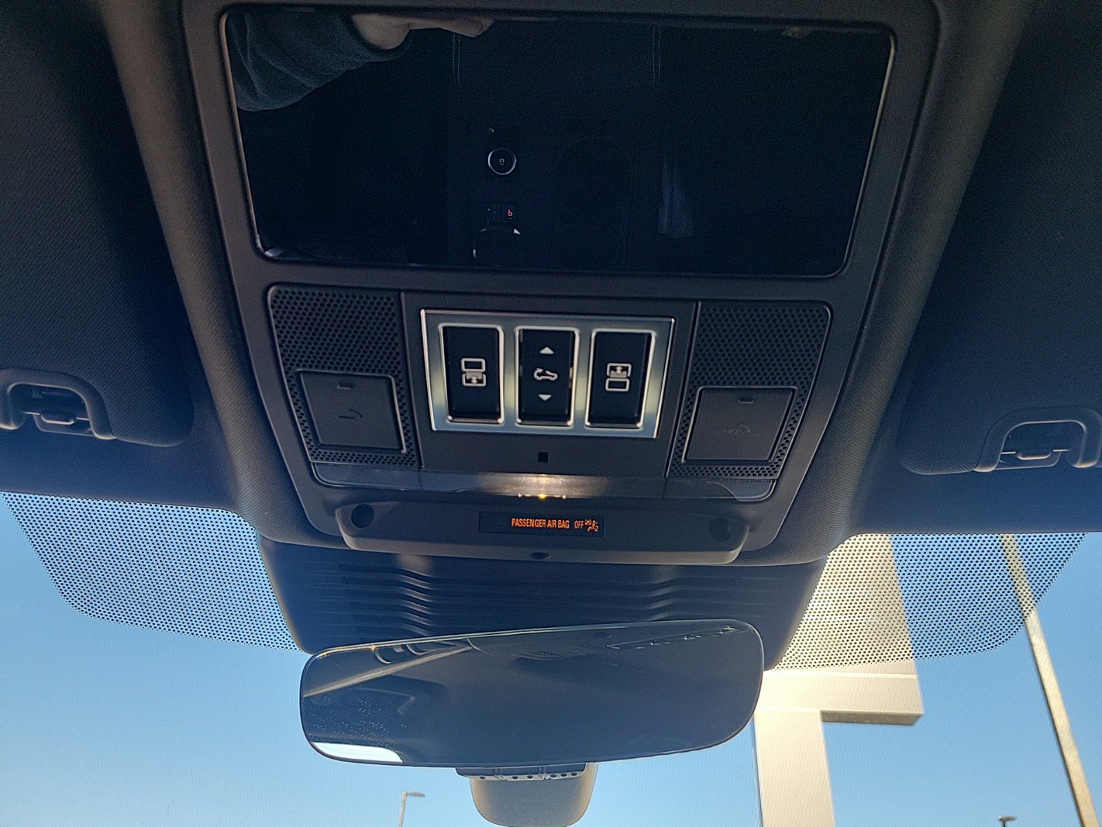 Certified 2025 Land Rover Discovery Dynamic SE image 28