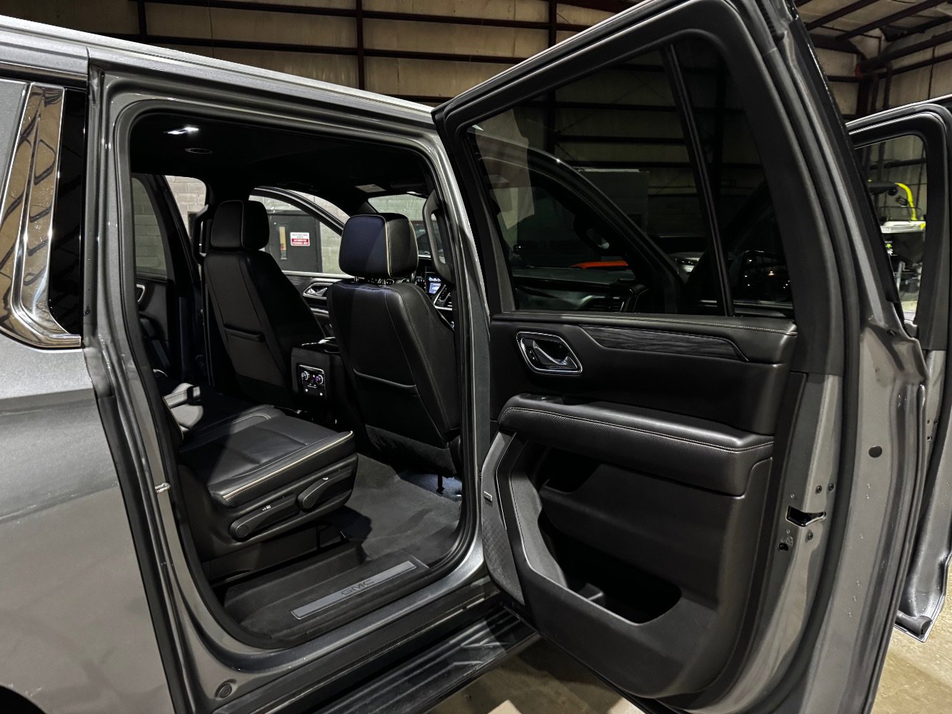 Used 2021 GMC Yukon XL SLT image 21