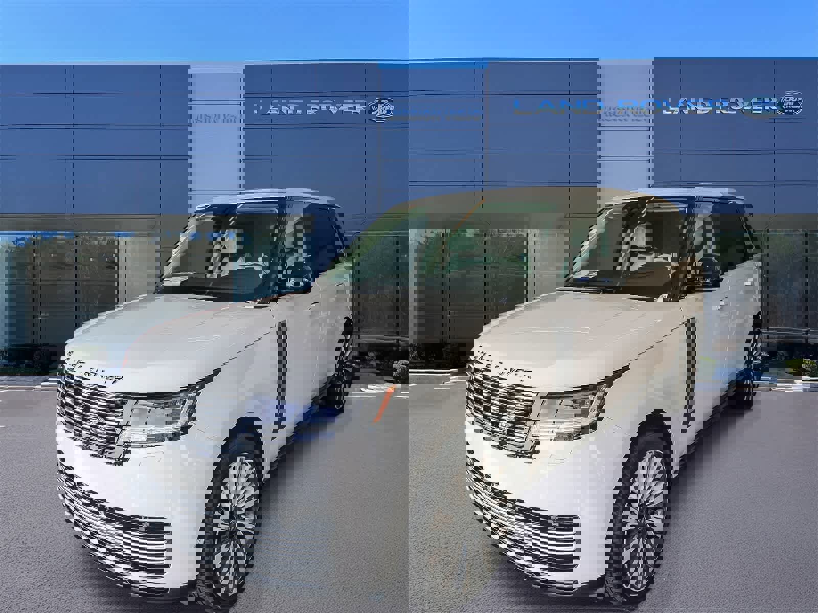 New 2024 Land Rover Range Rover SV image 2