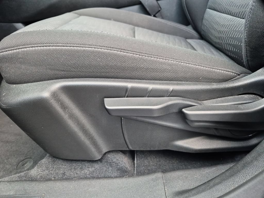 Used 2025 Chevrolet Equinox LT AWD/4WD image 14