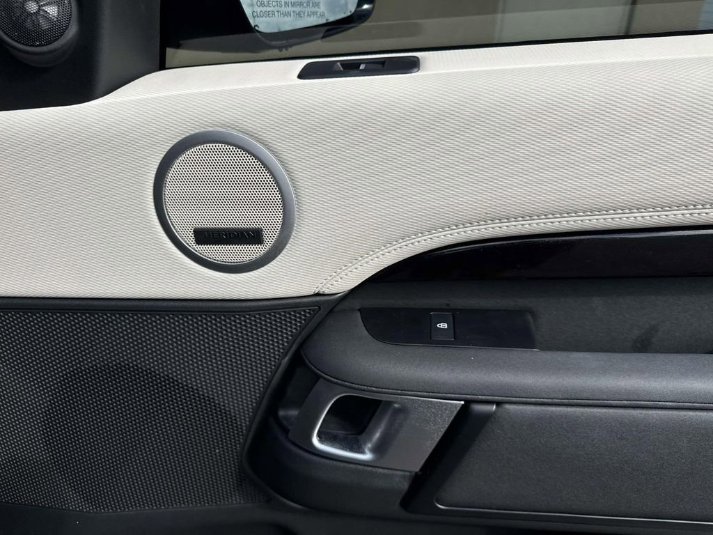 Used 2023 Land Rover Discovery S R-Dynamic image 20