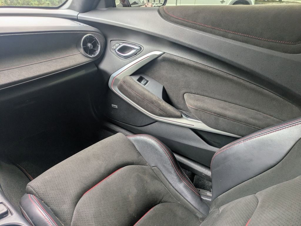 Used 2019 Chevrolet Camaro ZL1 RWD image 16