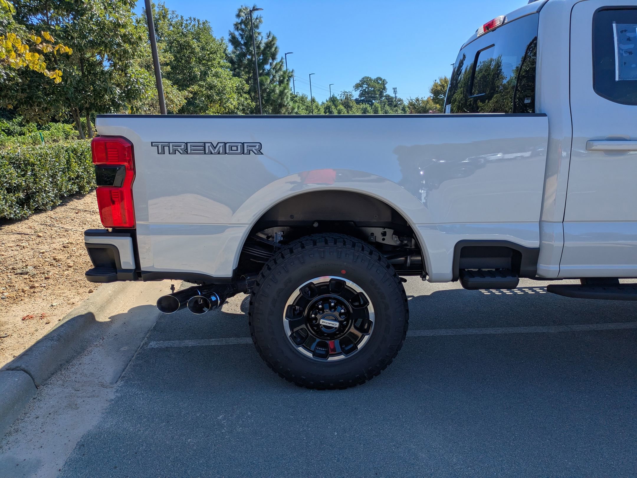 New 2026 Ford F250 Platinum w/ Tremor Off-Road Package image 39
