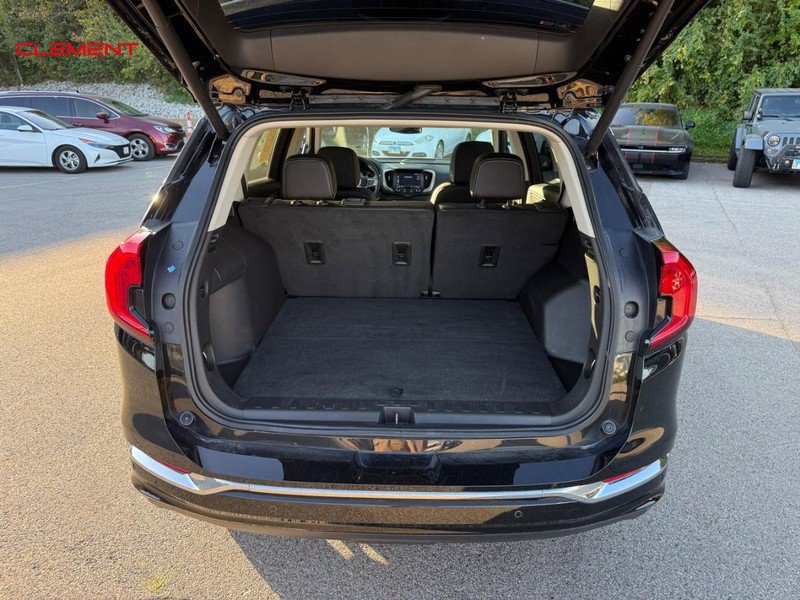 Used 2023 GMC Terrain Denali w/ Denali Premium Package AWD/4WD image 7