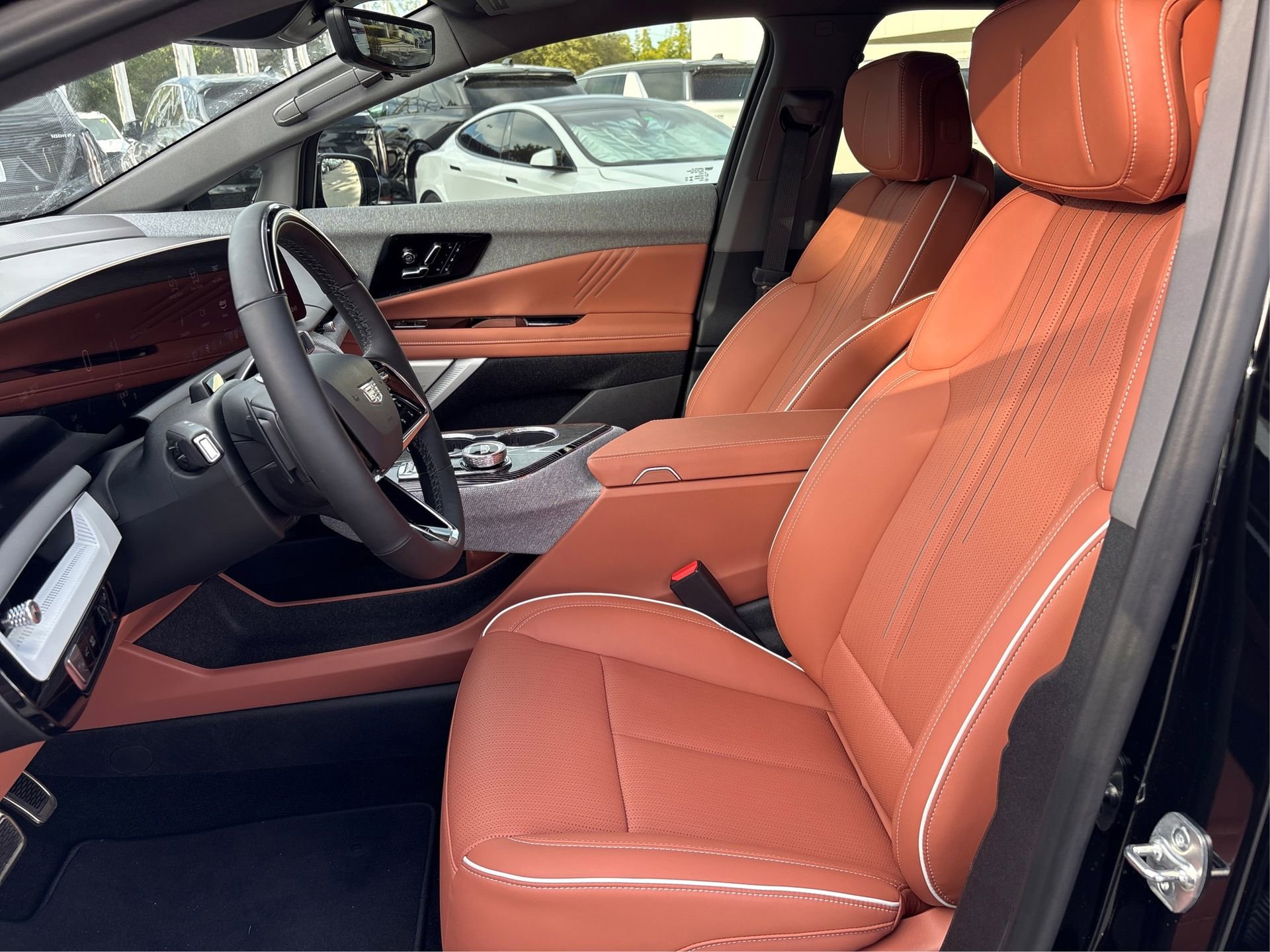 New 2025 Cadillac Optiq Luxury 2 image 9