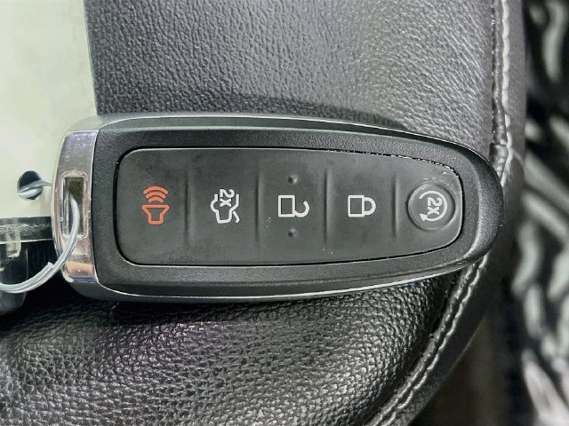 Used 2018 Ford Escape Titanium w/ Ford Safe & Smart Package FWD image 33