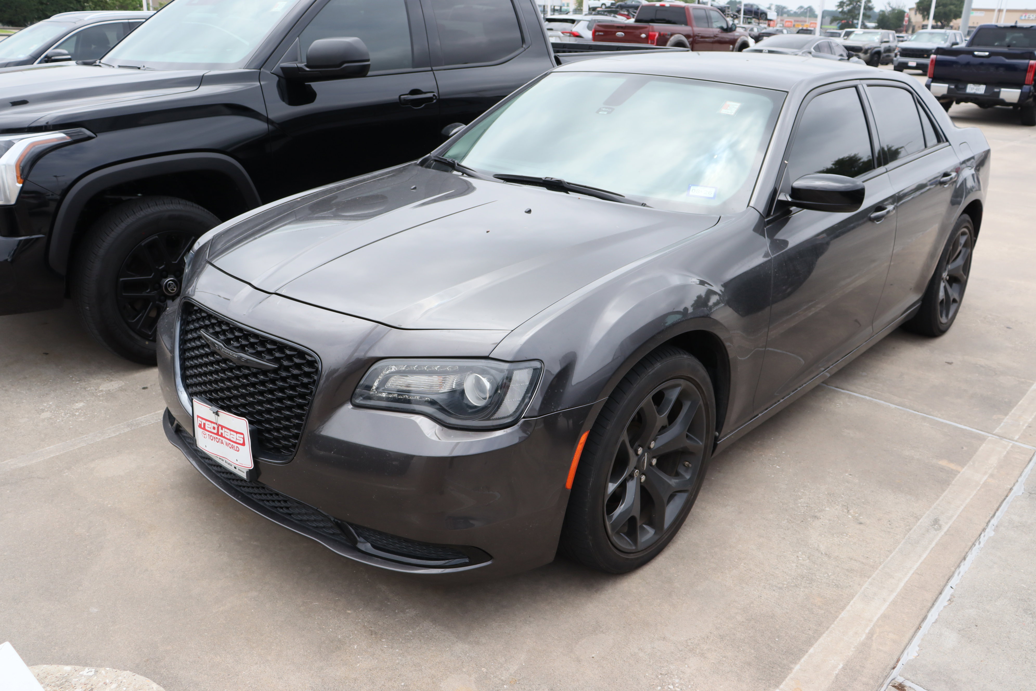 Used 2023 Chrysler 300 Touring w/ Sport Appearance Package RWD image 3
