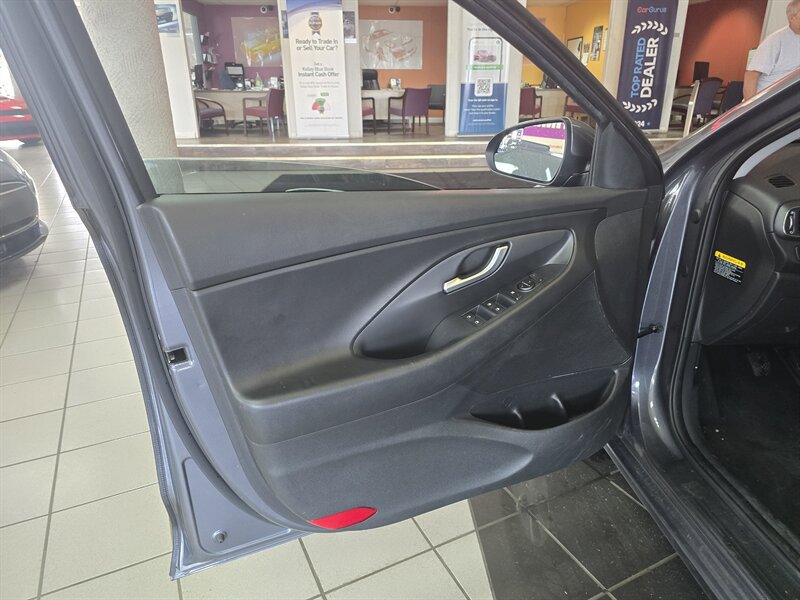 Used 2018 Hyundai Elantra GT FWD image 7