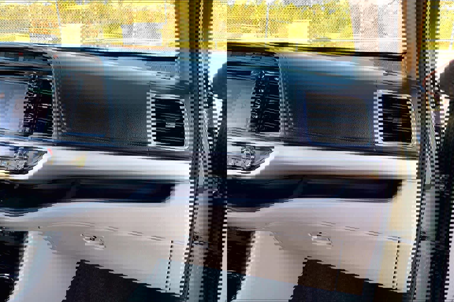 Used 2018 Toyota Highlander XLE image 17