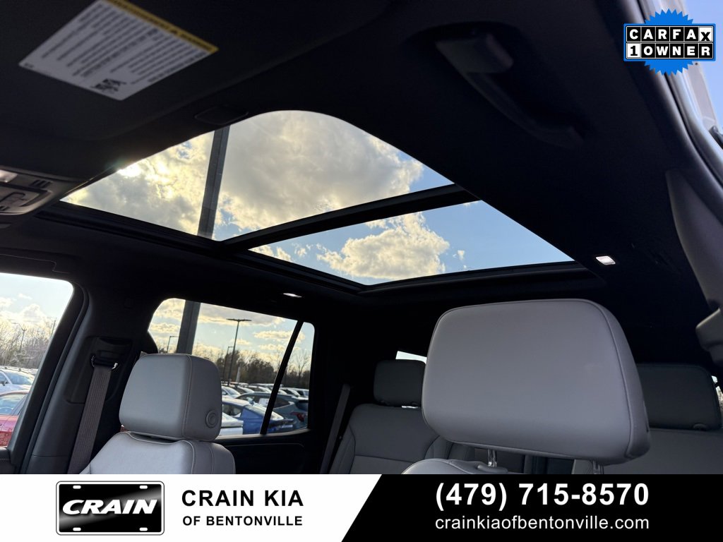 Used 2024 Chevrolet Tahoe Z71 w/ Luxury Package image 23