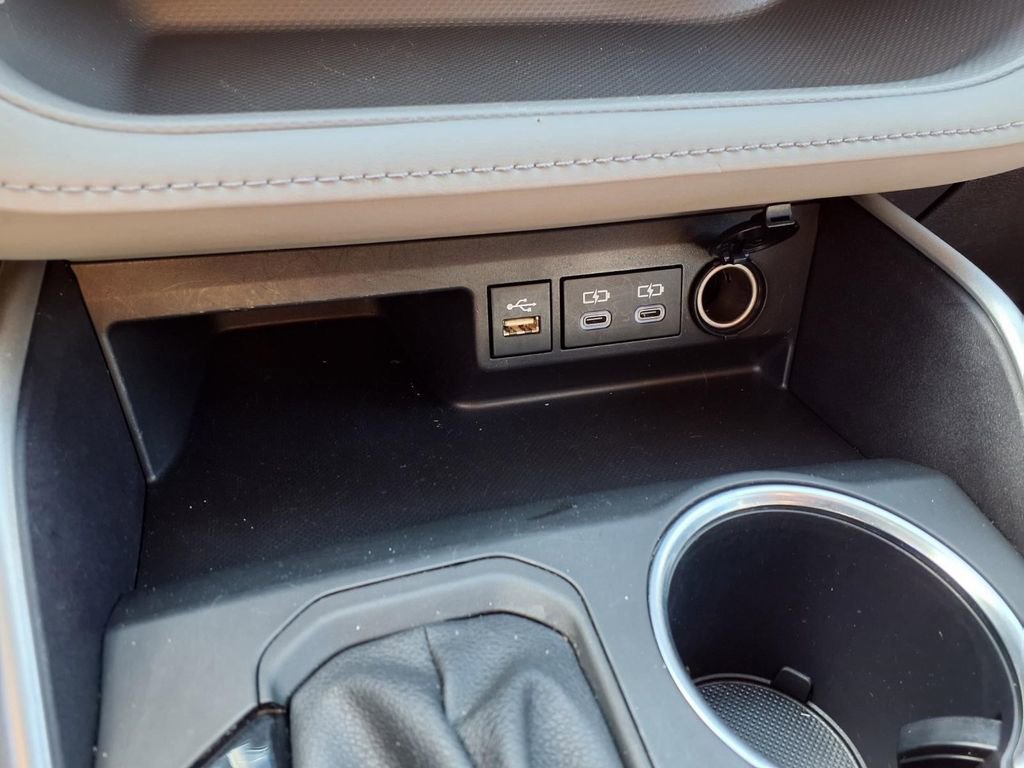 Used 2023 Toyota Highlander L FWD image 10