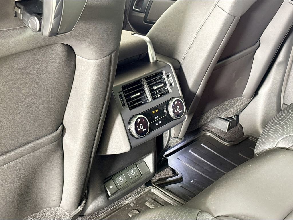 Used 2025 Land Rover Discovery S image 16
