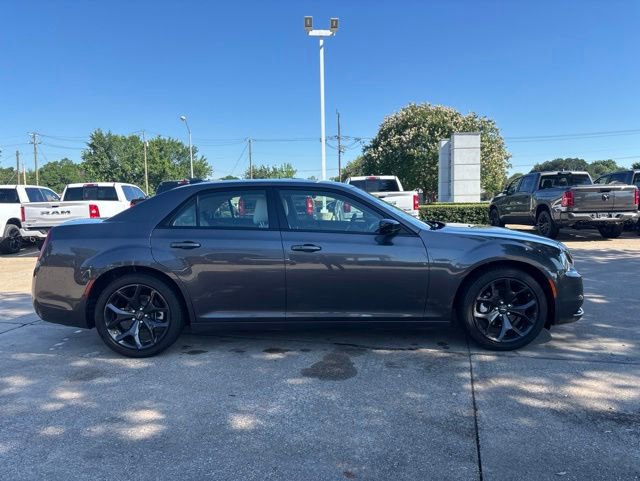 Used 2023 Chrysler 300 Touring w/ Sport Appearance Package RWD image 4
