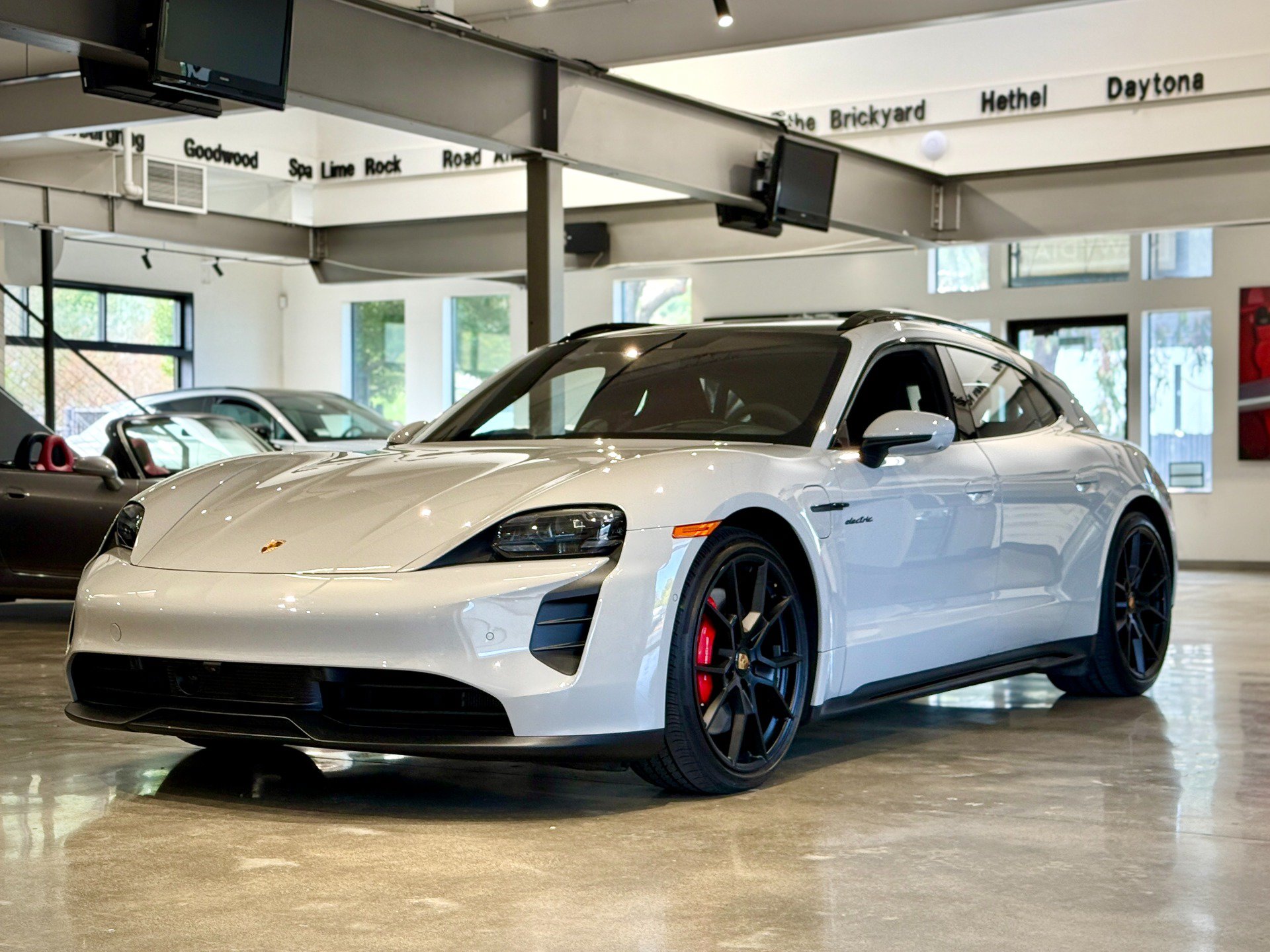 Used 2023 Porsche Taycan GTS AWD/4WD image 17