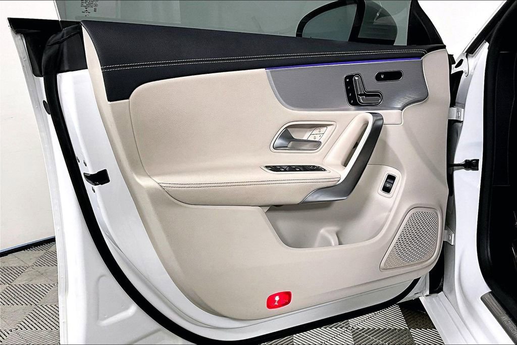 Used 2022 Mercedes-Benz CLA 250 image 23