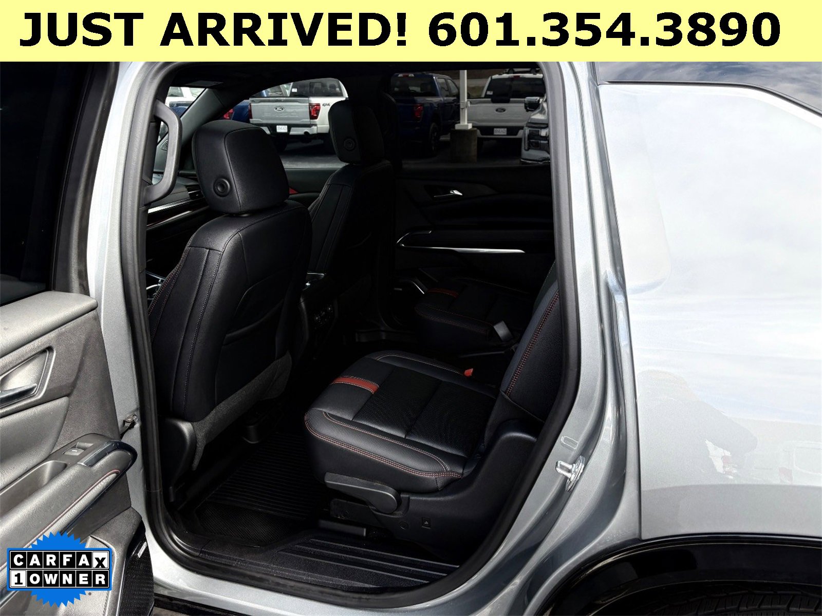 Used 2024 Chevrolet Traverse RS image 11