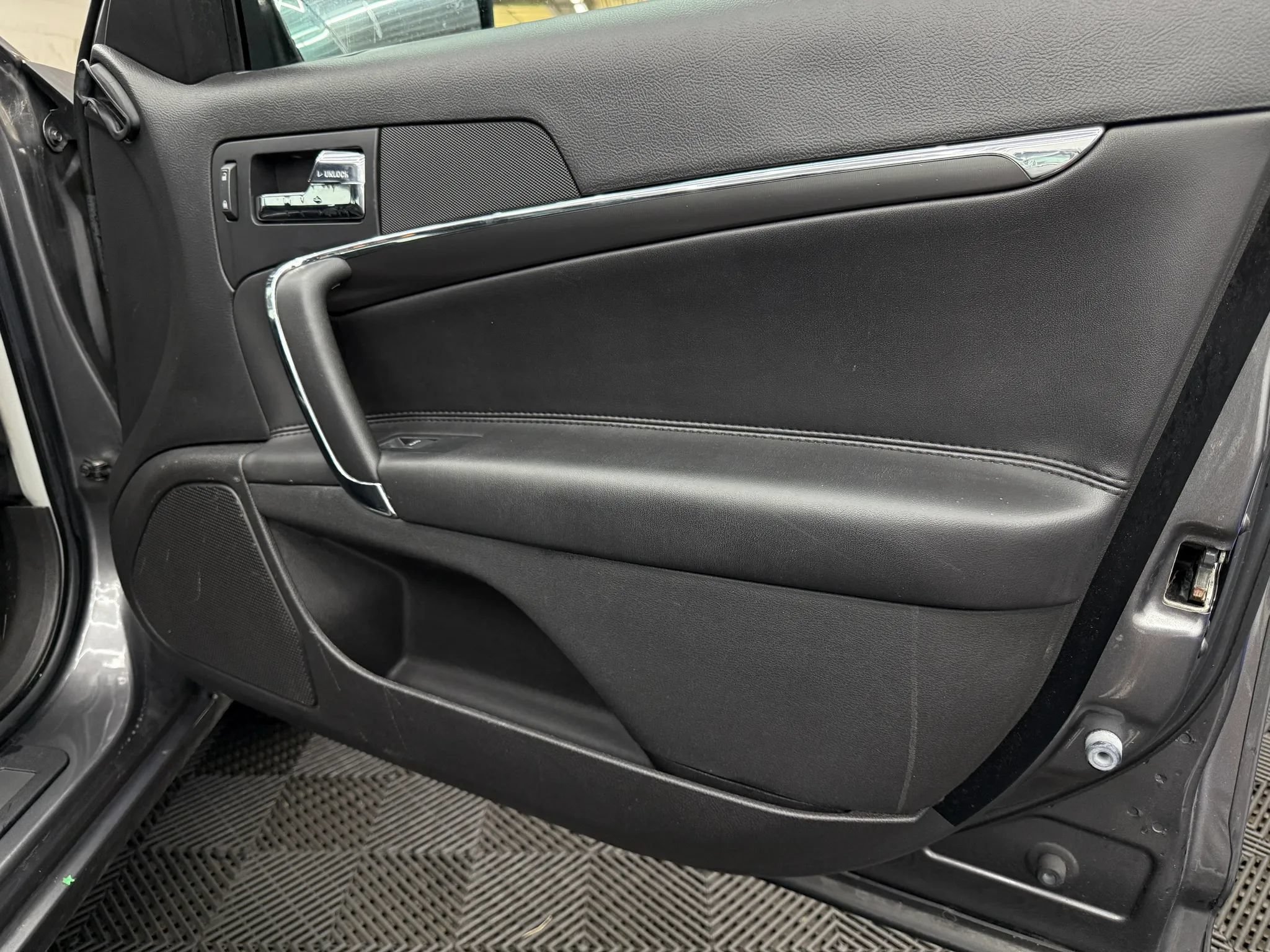 Used 2010 Lincoln MKZ FWD image 5