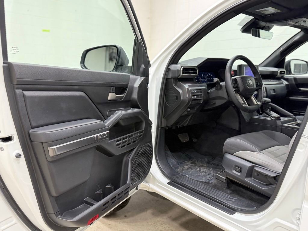 Used 2025 Toyota Tacoma TRD Off-Road image 18