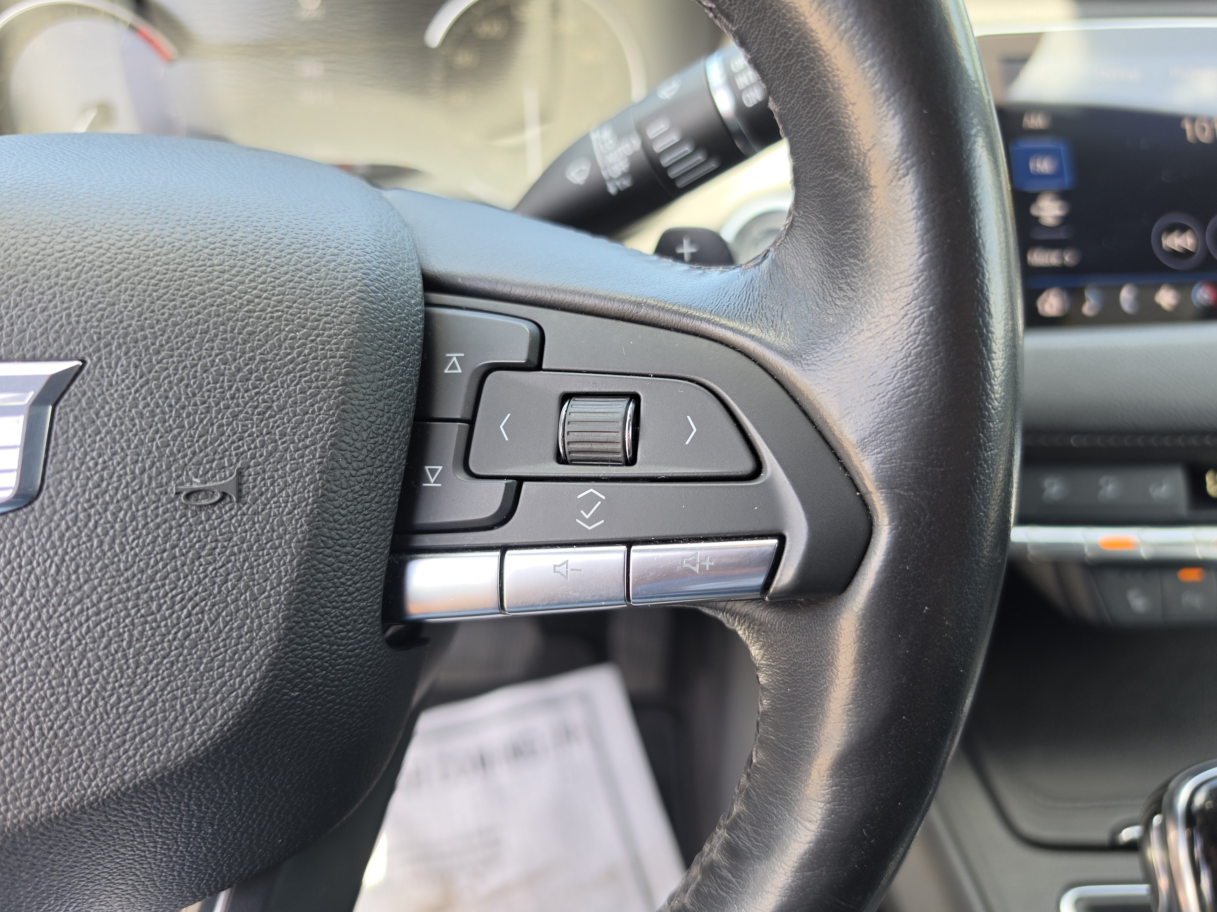 Used 2023 Cadillac XT4 Premium Luxury w/ Cold Weather Package AWD/4WD image 33