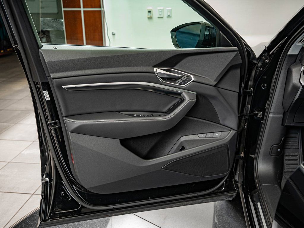 Used 2022 Audi e-tron Premium w/ Convenience Plus Package image 20